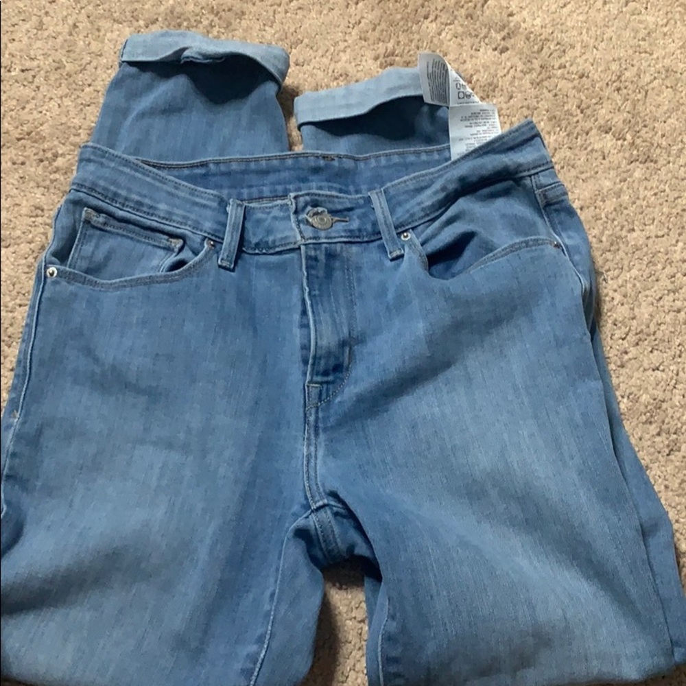 Women’s cropped Levi’s